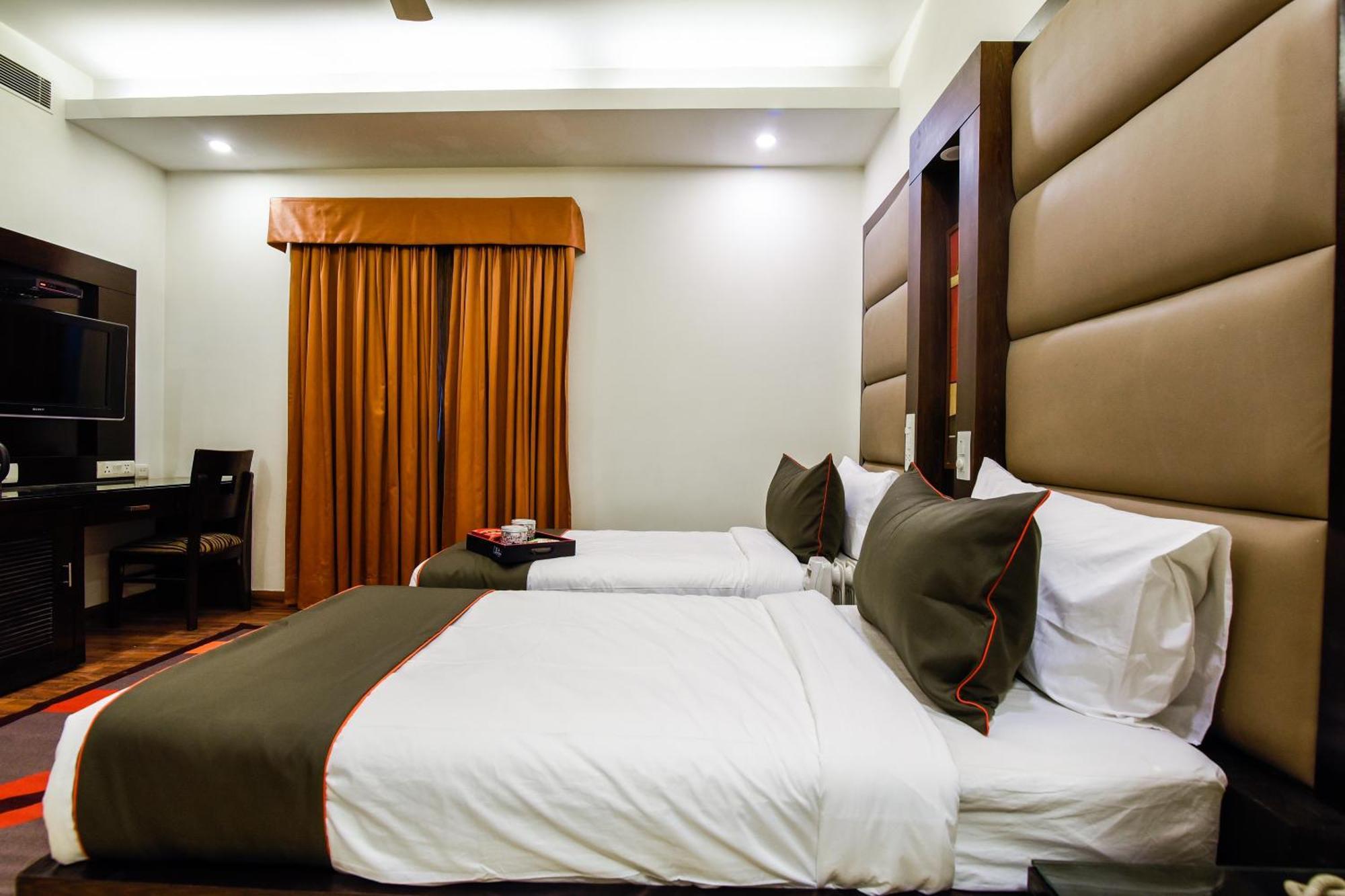 OYO 78191 Collection O Venkata Sai Sadan Mathrusree Nagar Hotel Kondapur  Bagian luar foto